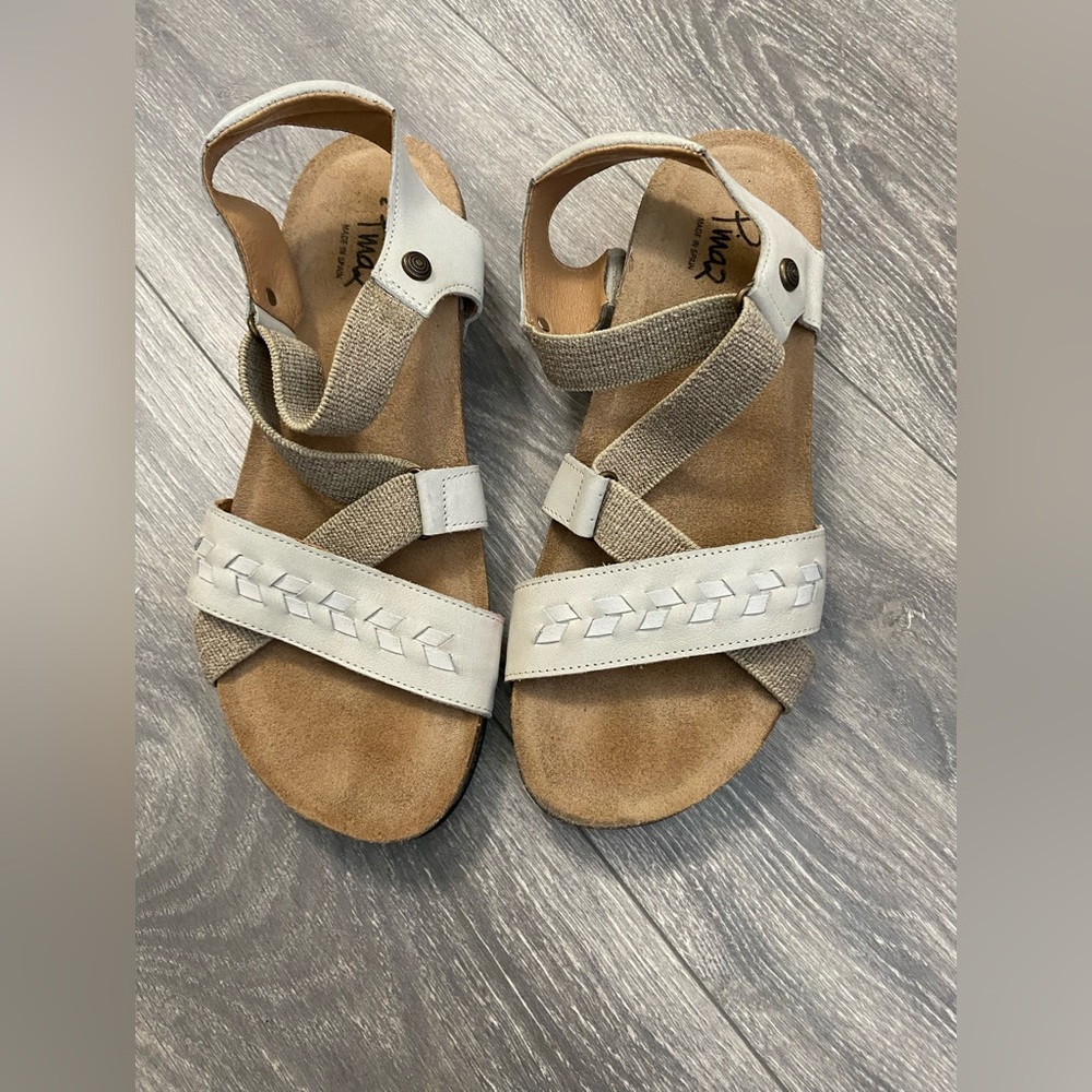 Pinaz Cream Beige and Tan Sandals Made in Spain Women’s Size 40/US9.5/10